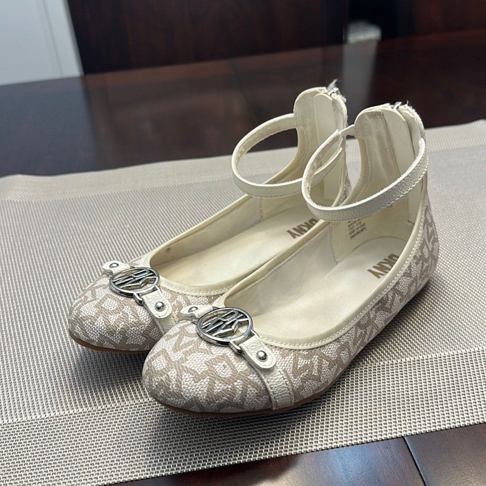 DKNY Flats